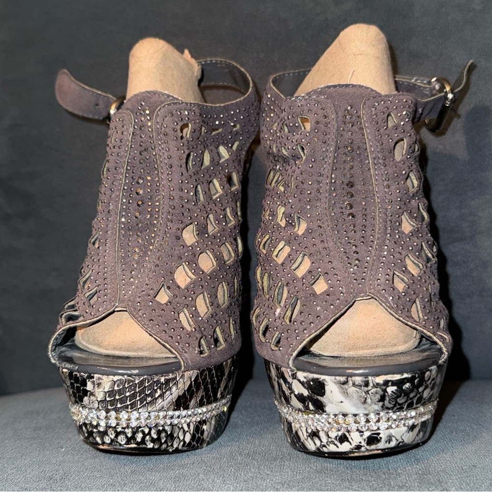 Italina shoes Stylish Women's Platform Heels - Black and Tan size 6.5 - Picture 3 of 16